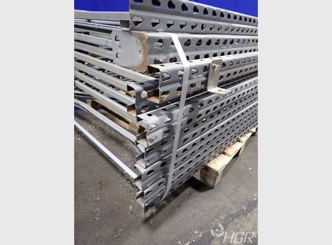  Uprights
