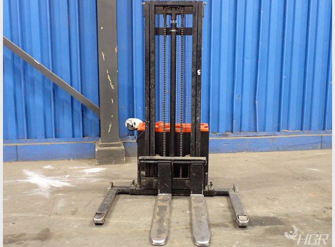 Presto Electric Straddle Lift
