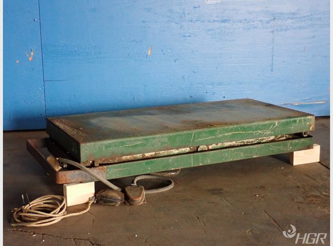 Viking Engineering  Development Inc Electric Lift Table