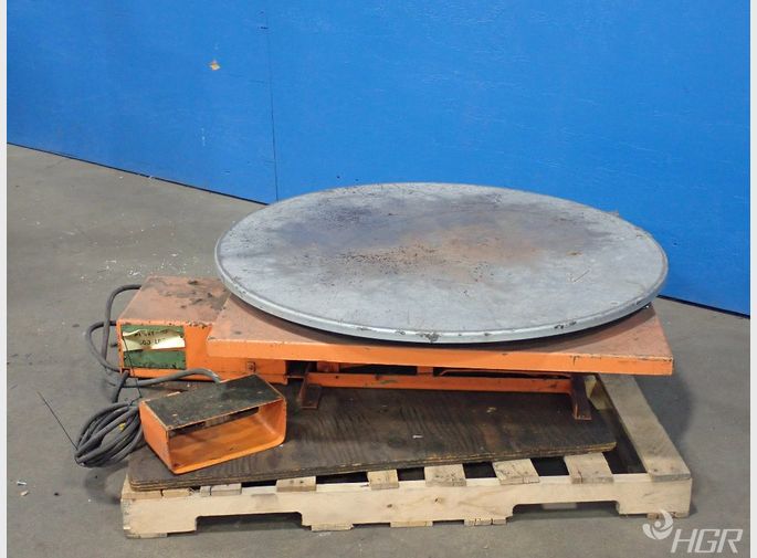 American Mfg Co Compact Cub Lift