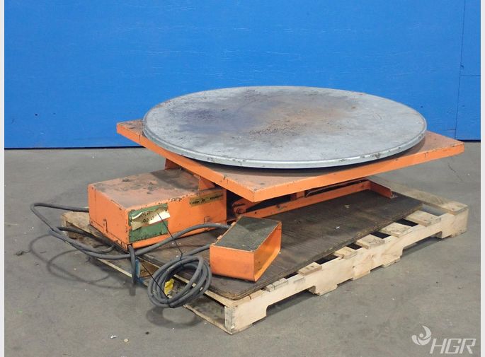 American Mfg Co Compact Cub Lift