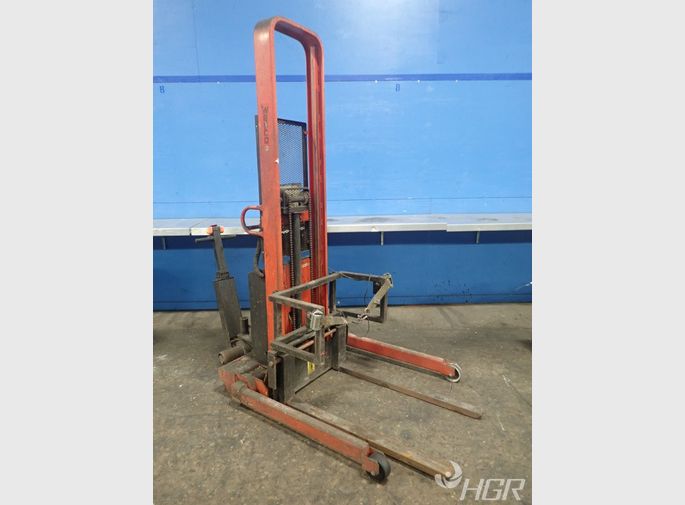 Wesco Electric Straddle Lift
