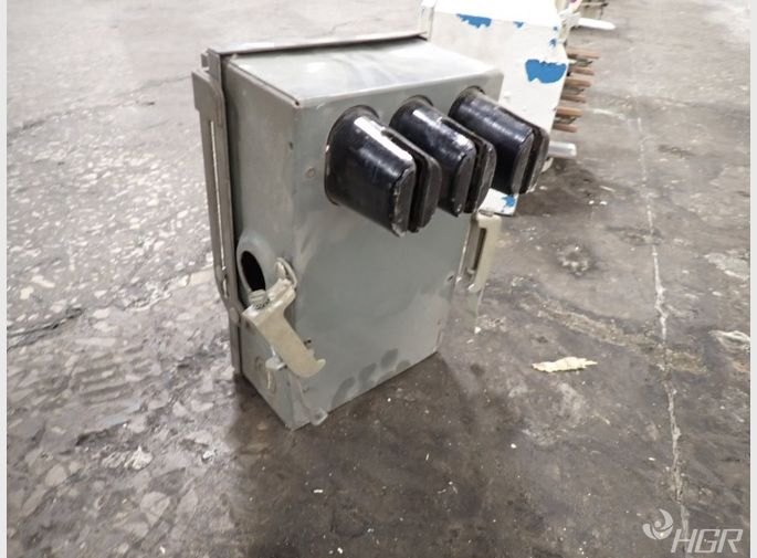 Trumbull Electric Bus Plug