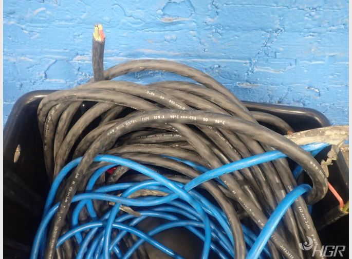  Cables
