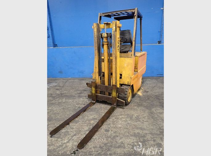 Towmotor Towmotor M50 Electric Fork Lift