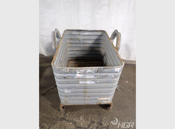 Stackable Metal Basket