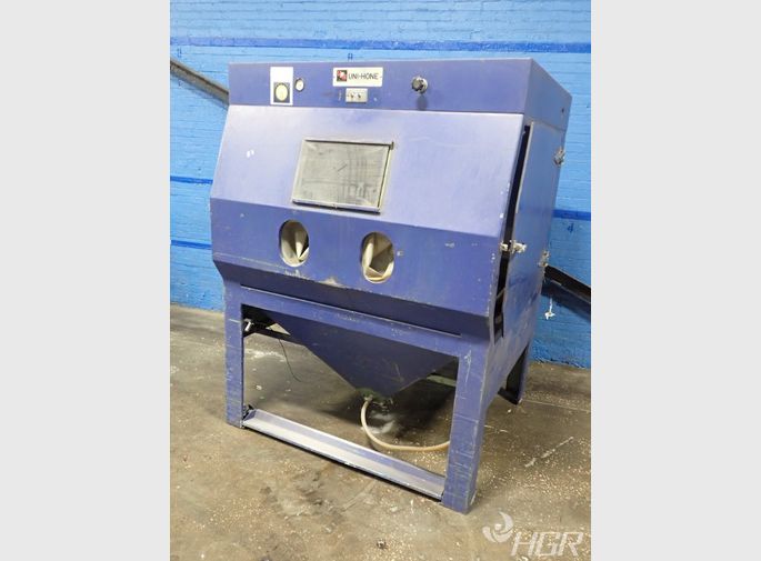 Universal Finishing Machines Inc Blast Cabinet