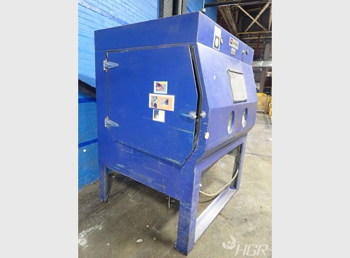 Universal Finishing Machines Inc Blast Cabinet