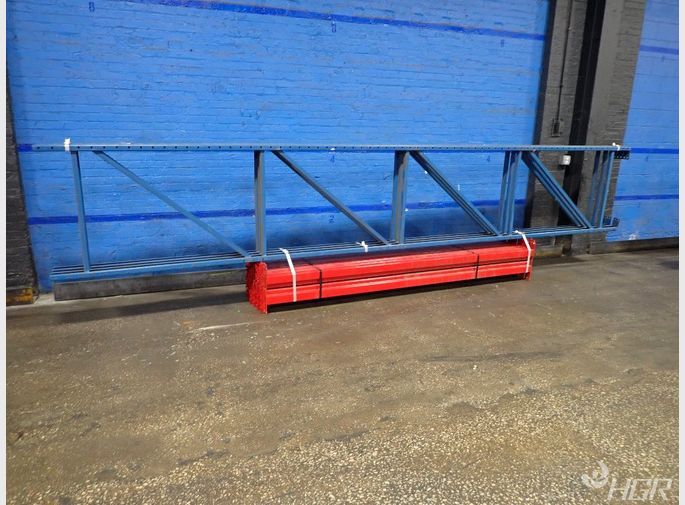  Pallet Racking Lot