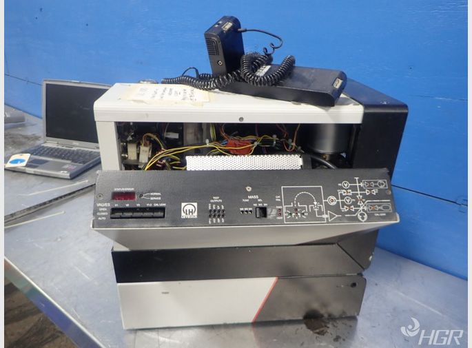 Leybold Leak Detector