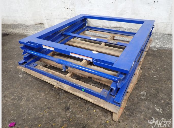 Global Adjustable Height Pallet Stand