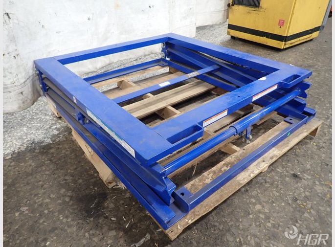 Global Adjustable Height Pallet Stand