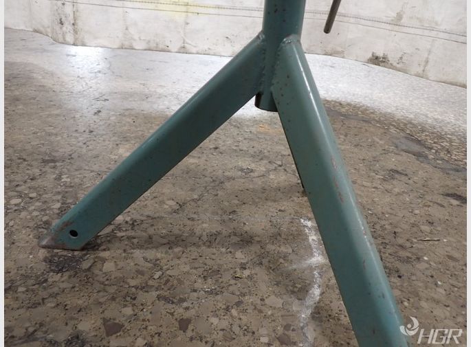 Adjustable Stand