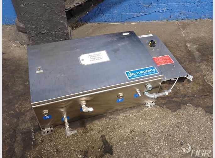 Neutronics Gas Analyzer