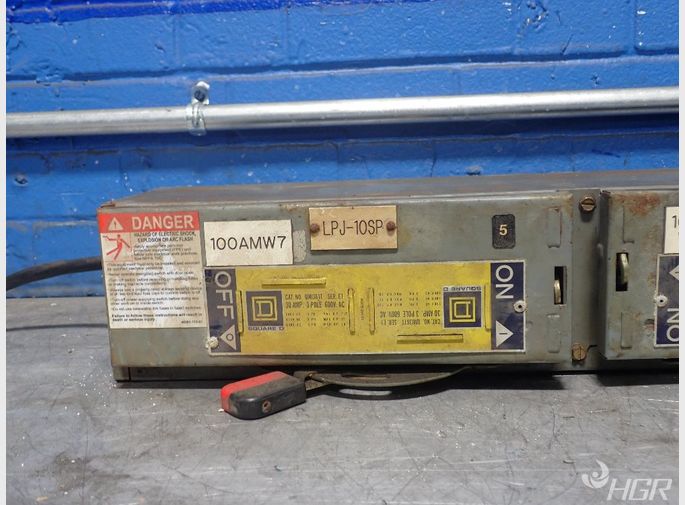 Squared Bus Plug