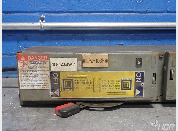 Squared Bus Plug