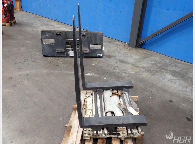 Cascade Rotating Fork Positioner