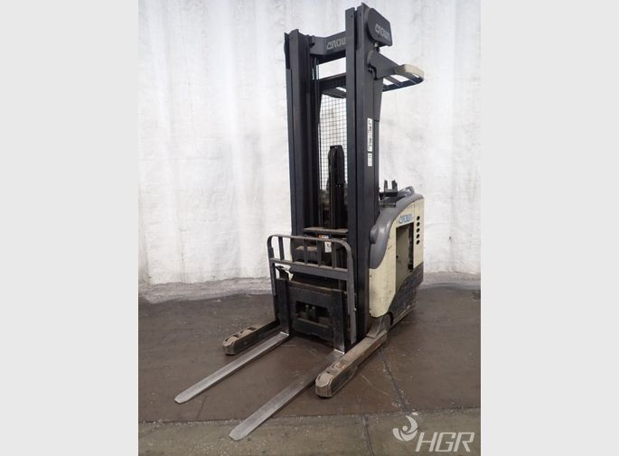 Crown Electric Straddle Lift