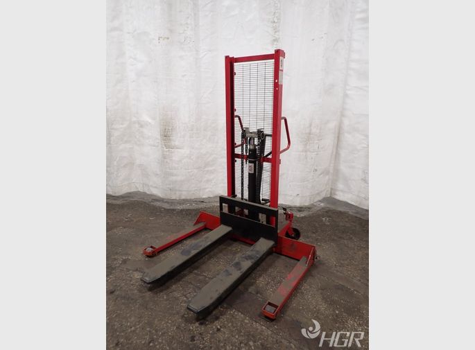 Dayton Hydraulic Straddle Lift