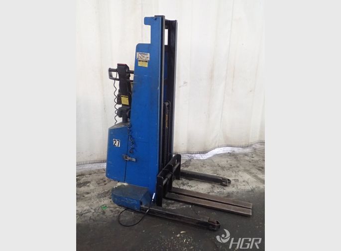 Crown Electric Straddle Lift