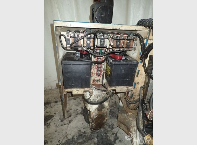 Crown Electric Straddle Lift