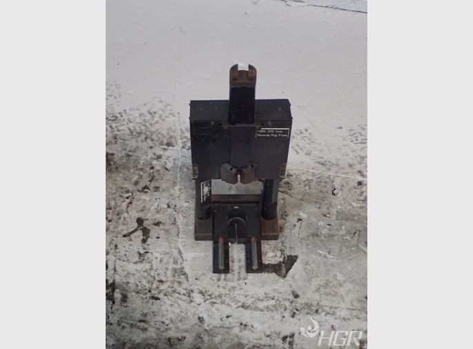  Reverse Plug Press