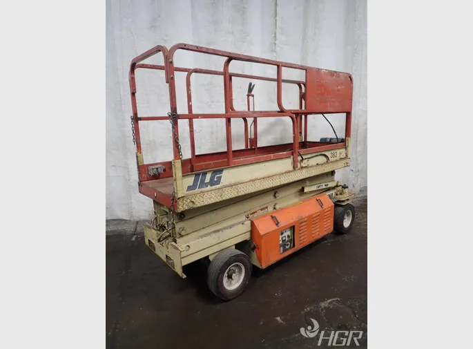 Jlg Jlg Cm2033  Platform Scissor Lift