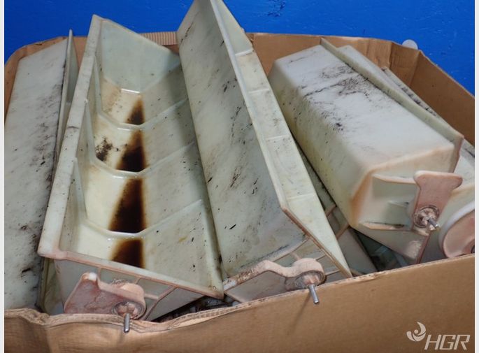  Conveyor Buckets
