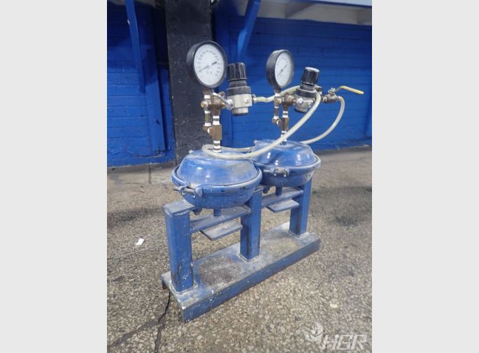  Pneumatic Flask Press