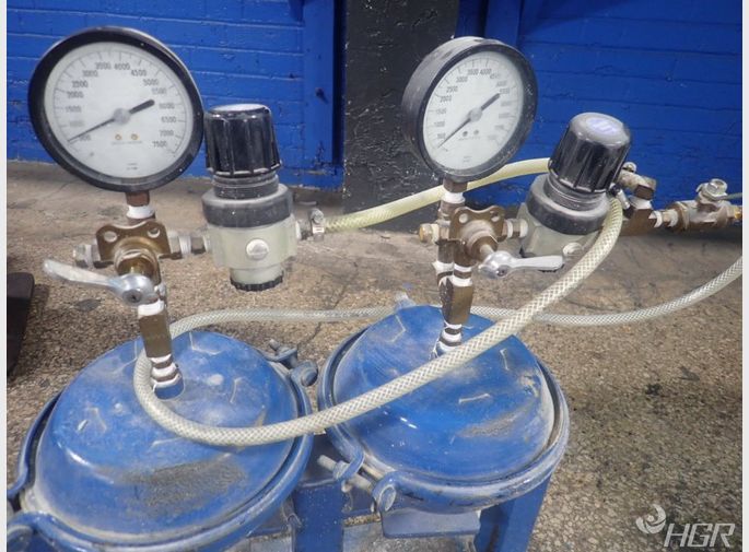  Pneumatic Flask Press