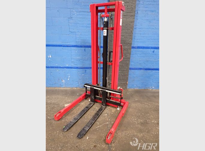 Dayton Hydraulic Straddle Lift