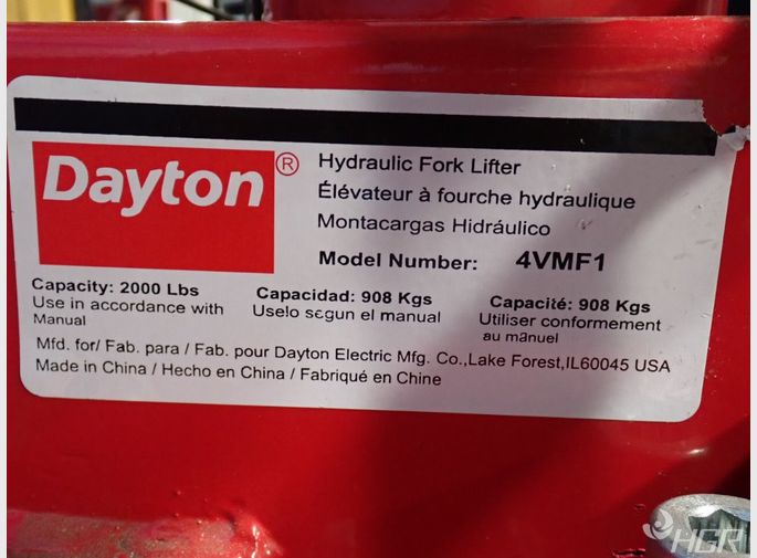 Dayton Hydraulic Straddle Lift