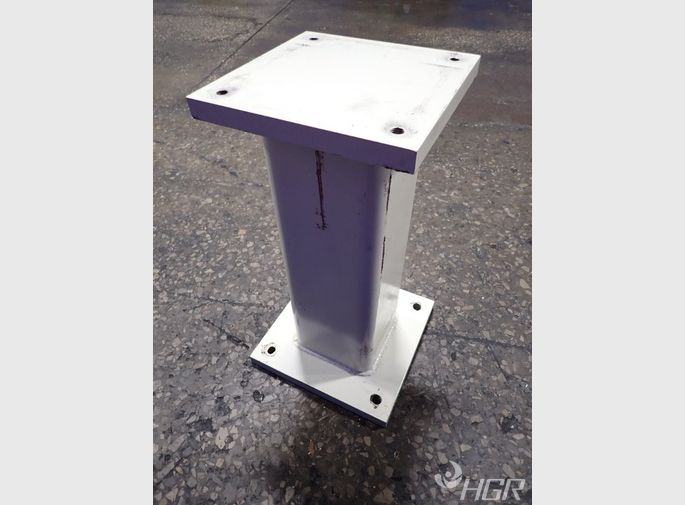  Pedestal