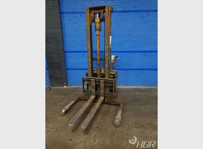 Prime Mover Electric Straddle Lift