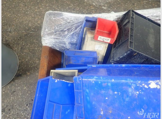  Plastic Bins