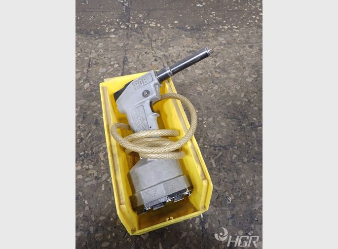Pop Rivet Tool