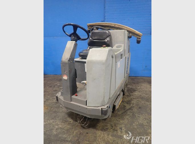 Advance Electric Floor Scrubber