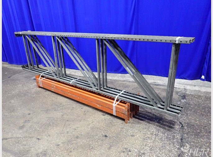  Pallet Racking Lot