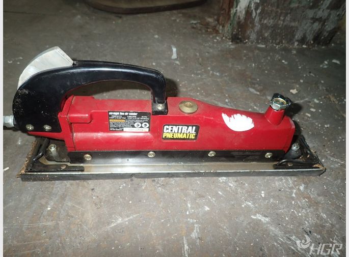 Central Pneumatic  Pneumatic Sander