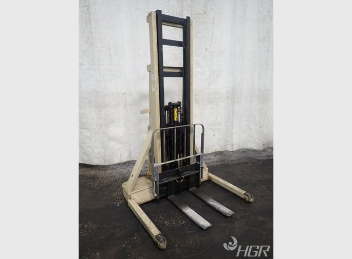 Crown Straddle Lift