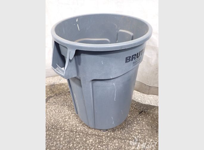 Used Rubbermaid Trash Cans - Welter Storage