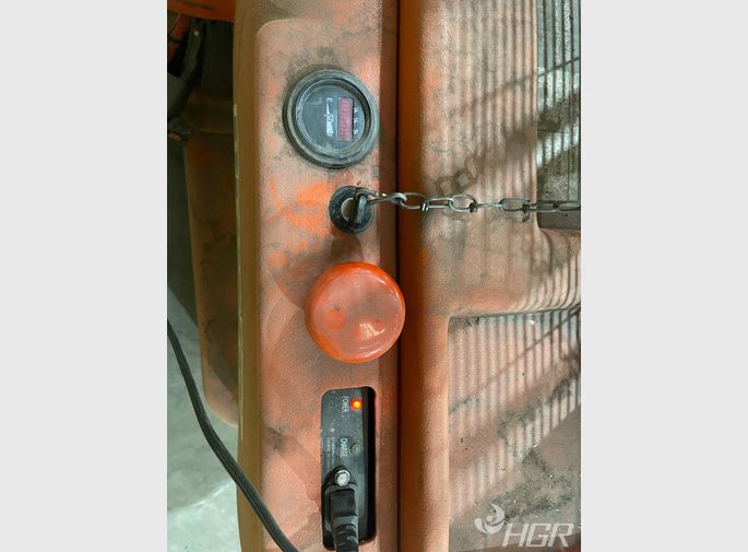 Presto Electric Straddle Lift