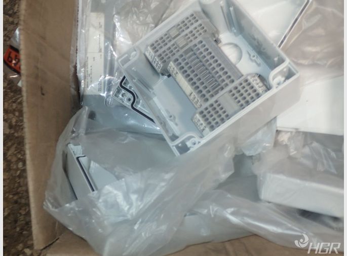  Plastic Hardware