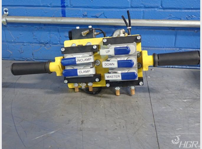  Valve
