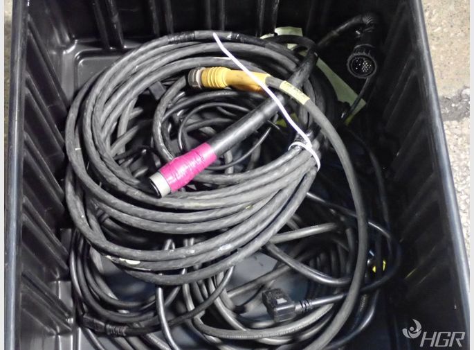  Cables