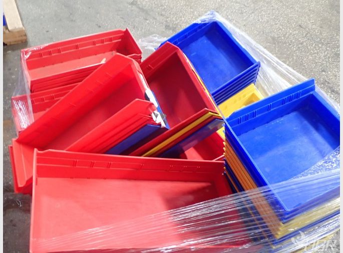  Plastic Bins