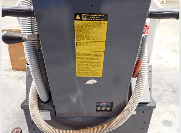 Advance Floor Scrubber