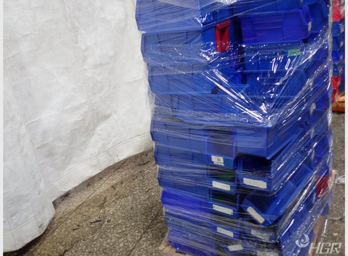  Red And Blue Plastic Totes