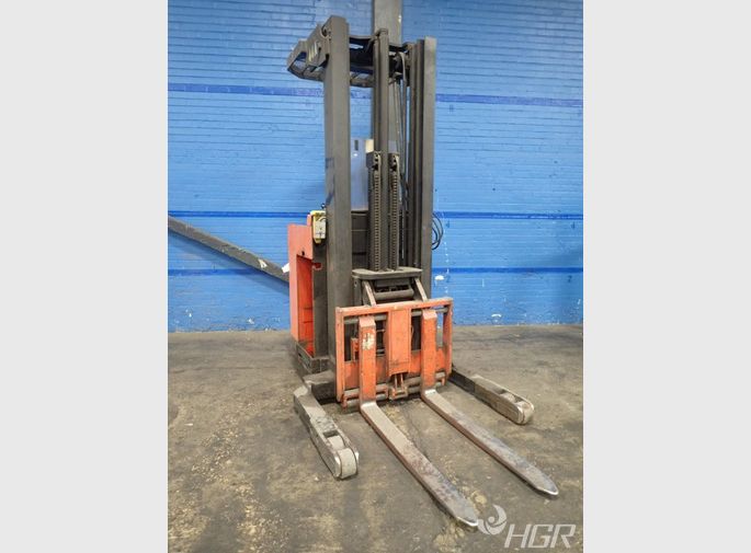 Raymond Electric Straddle Lift