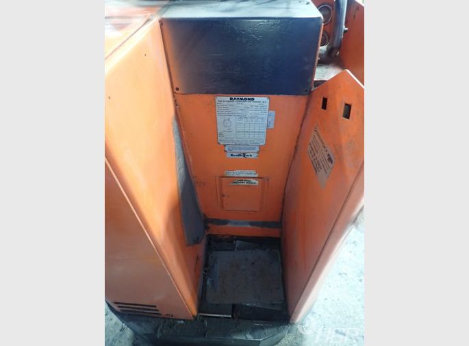 Raymond Electric Straddle Lift